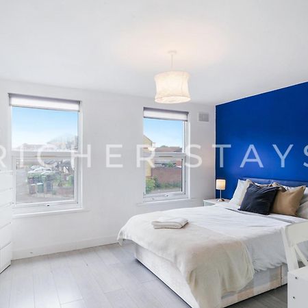 Large Home For Contractors & Families - Garden & Amenities London Exterior photo
