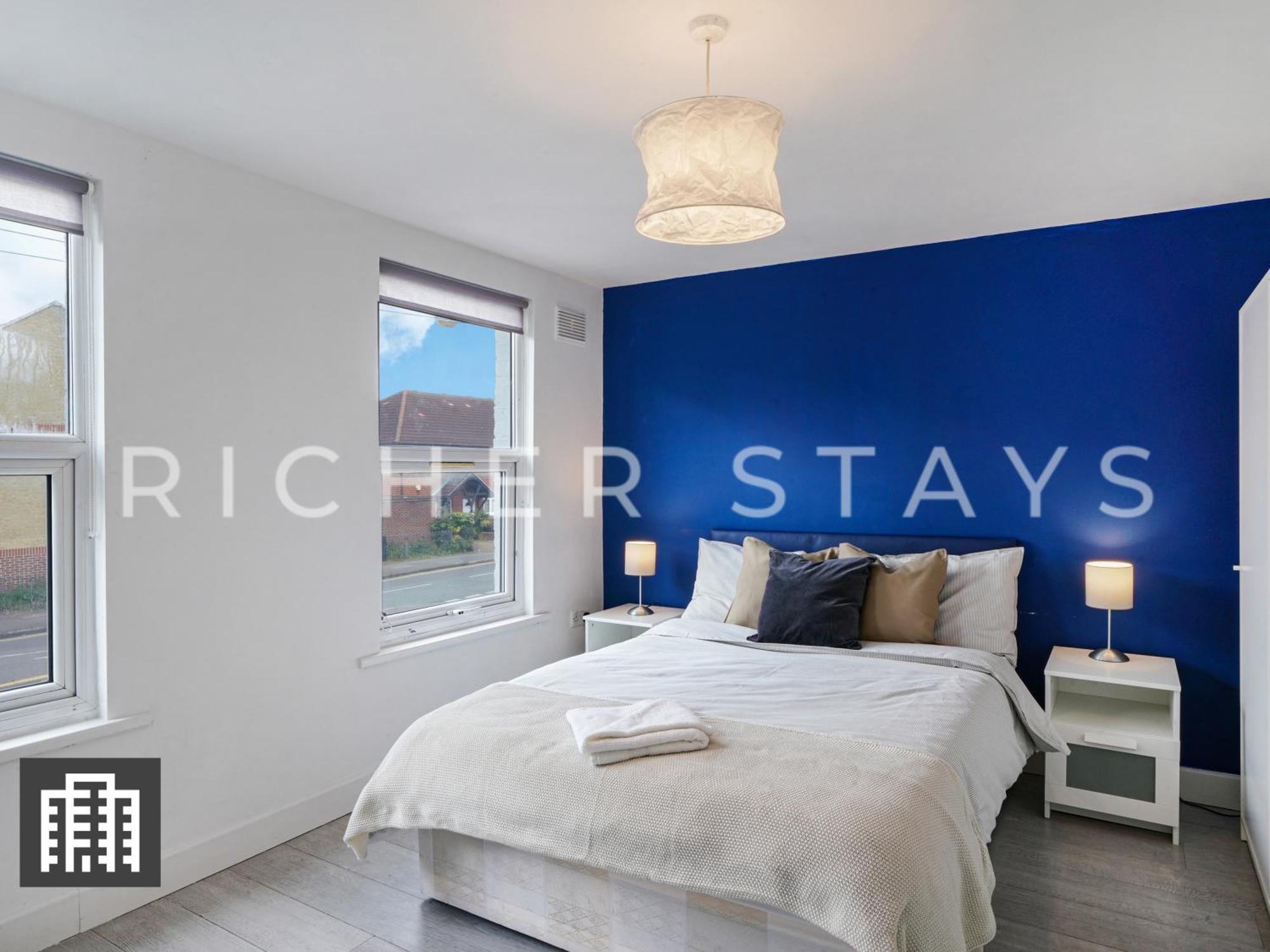 Large Home For Contractors & Families - Garden & Amenities London Exterior photo